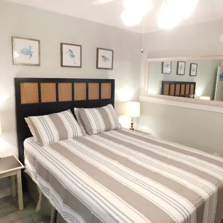 Budget Friendly Condo Perfect For A Romantic Getaway Within Walking Distance To The Beach!